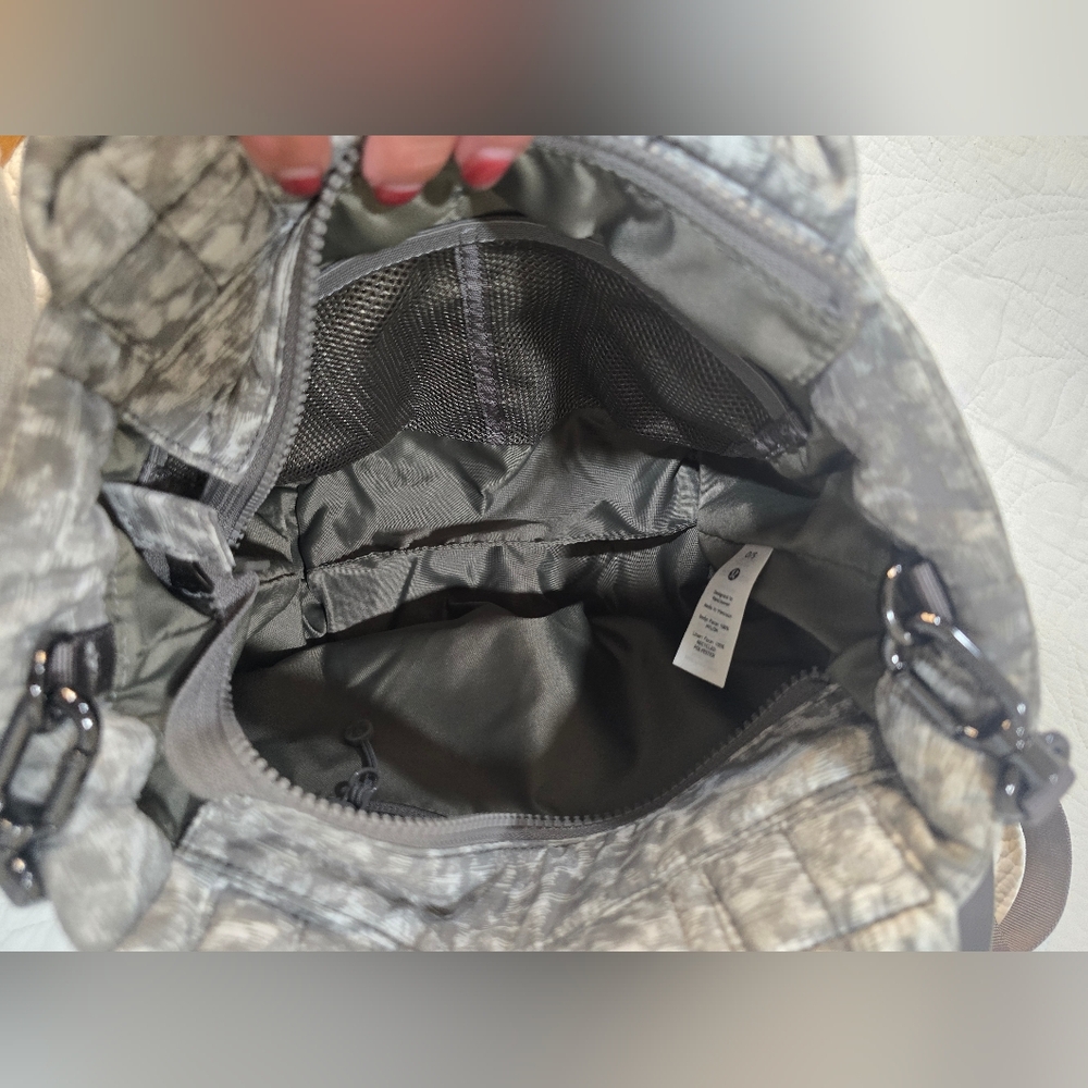 Lululemon Quilted Crossbody 5L - Picture 13 of 16